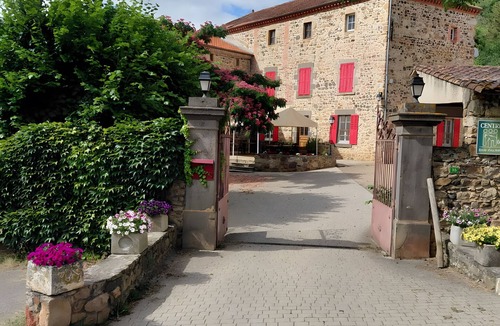 Saint-Gervazy Apartment | Room 2 with Shared Terrace and Garden
