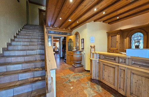 Seefeld Apartment | Room 24 Standard Double Room with Spacious Bathroom and Wi-Fi