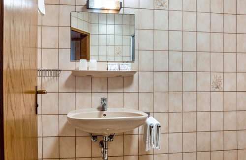 Lehrberg Apartment | Room 3 - Double room with Wi-Fi