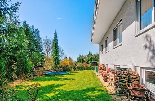 Voehringen Apartment | Room '3' with Shared Terrace and Wi-Fi
