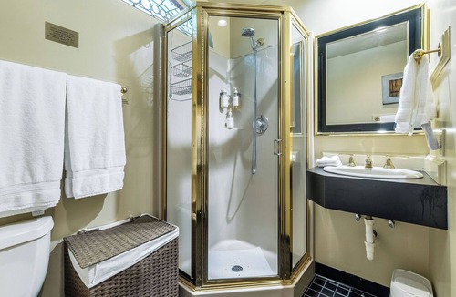 Minor House | Room 306 - Unique Accommodations in Seattle's Capitol Hill