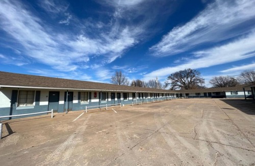 Harper Hotel | Room 32 - Standard Queen - Sleeps 2 - Harper Motel