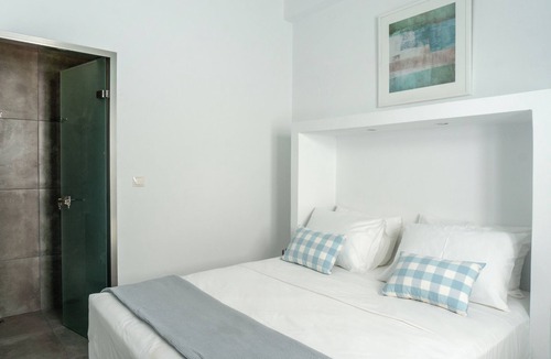 Parikia Hotel | Room 5 @ Pelican Paros in the Old Town!