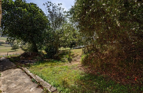 Mondonedo Apartment | Room A Aira Vella in Mondoñedo with shared garden and Wi-Fi