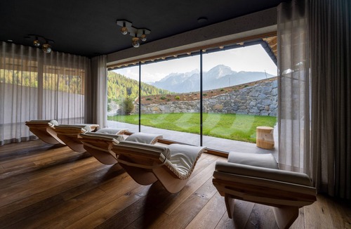 Valle San Silvestro Apartment | Room 'Altmessnerhof Glücksklee Zimmer' with Mountain View, Shared Terrace and Wi-Fi