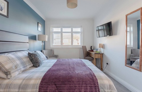 Queensbury House | Room-apple House Wembley -double Room wi