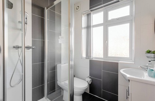 Queensbury House | Room-apple House Wembley - Family Room w