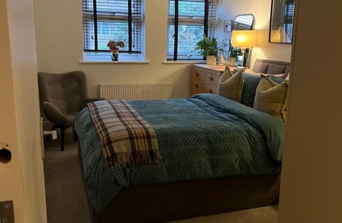 Wallington North Apartment | Room at Wallington Green for professionals, free parking, near station, 30 min to London Bridge, 27 min to LDN Victoria