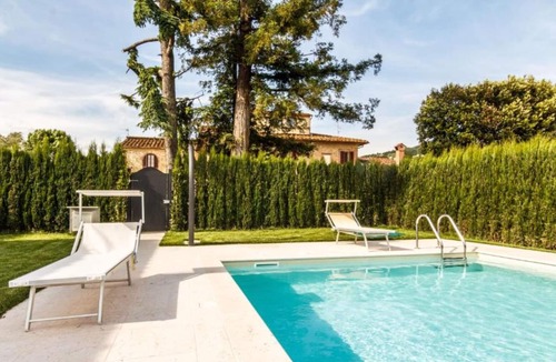 Pistoia House | Room 'Azalea' with Shared Pool, Wi-Fi and Air Conditioning