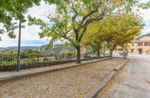 Chateaudouble Apartment | Room 'Bambou' with Shared Terrace and Wi-Fi