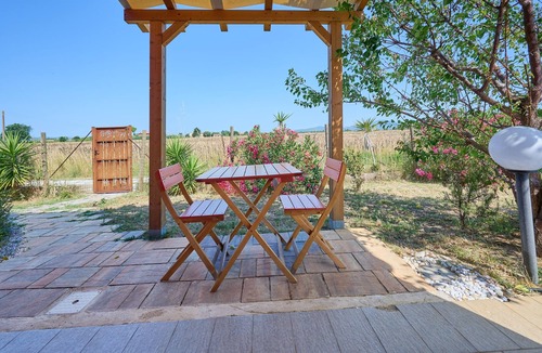 Riotorto Apartment | Room 'Bambù' with Shared Terrace, Wi-Fi and Air Conditioning
