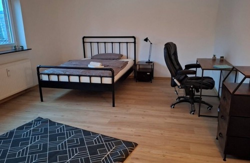 Wolfsburg Apartment | Room "black" in shared flat - central & quiet - VW, Autostadt, VfL parking lot and WLAN