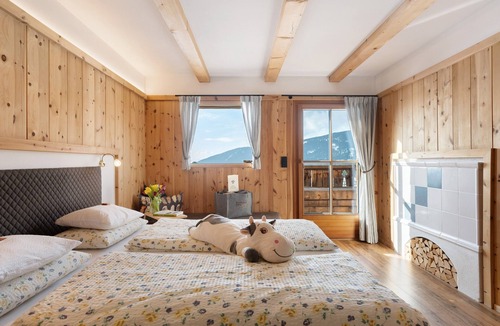 Villandro Apartment | Room 'Blau' with Shared Terrace, Shared Garden and Wi-Fi