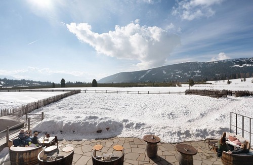 Villandro Apartment | Room 'Blau' with Shared Terrace, Shared Garden and Wi-Fi