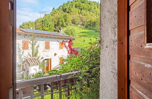 Arsie Apartment | Room 'Camera 1' with Mountain View, Shared Garden and Wi-Fi