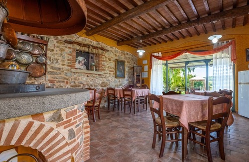 Manciano Apartment | Room 'Camera 2 - Il Maggio' with Shared Pool, Wi-Fi and Air Conditioning