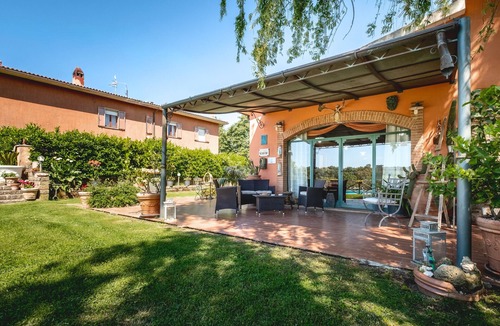 Manciano Apartment | Room 'Camera 2 - Il Maggio' with Shared Pool, Wi-Fi and Air Conditioning