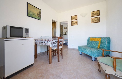 Massa Marittima Apartment | Room 'Camera 3 - Campo Ruffaldo' with Shared Pool, Wi-Fi and Air Conditioning