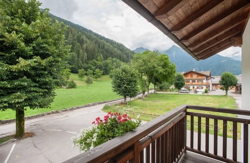 Caderzone Terme Apartment | Room 'Camera Doppia Comunicante Nonni' with Mountain View, Shared Garden and Wi-Fi