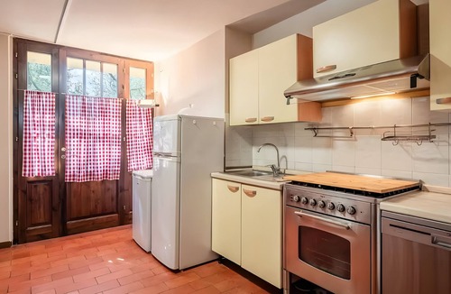 Fucecchio House | Room 'Camera Fuoco' with Shared Pool, Shared Garden and Wi-Fi
