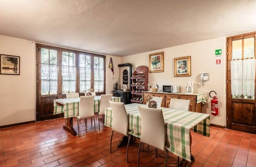 Fucecchio House | Room 'Camera Fuoco' with Shared Pool, Shared Garden and Wi-Fi