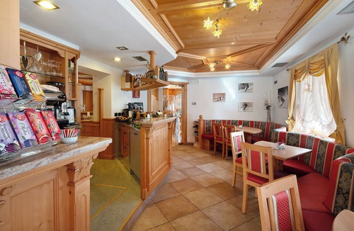 Fontanazzo Apartment | Room 'Camera Quadrupla Genzianella' with Mountain View, Shared Terrace and Wi-Fi