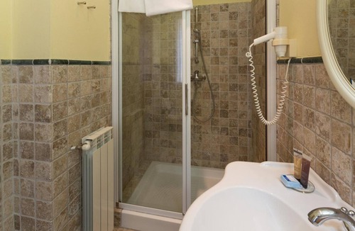 Bagni di Lucca Apartment | Room 'Camera Matrimoniale Superior' with Shared Garden, Wi-Fi and Air Conditioning
