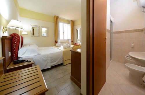 Bagni di Lucca Apartment | Room 'Camera Standard Doppia' with Shared Garden, Wi-Fi and Air Conditioning