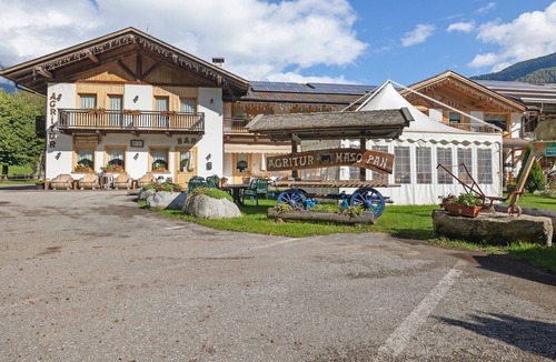 Caderzone Terme Apartment | Room 'Camera Tripla N 5' with Mountain View, Shared Garden and Wi-Fi
