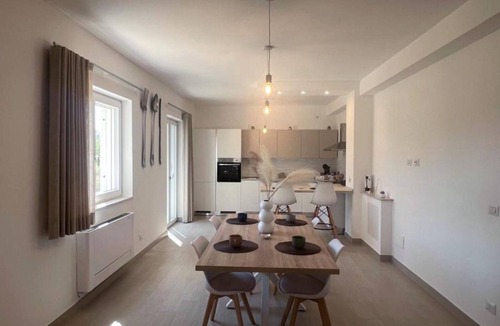 Minturno Apartment | Room 'Camera Tripla Bagno Privato Esterno' with Shared Terrace, Wi-Fi and Air Conditioning
