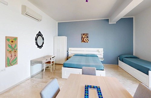 Briatico Bed & Breakfast | Room 'Camera Viola' with Balcony, Wi-Fi and Air Conditioning