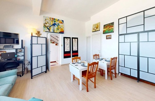 Briatico Bed & Breakfast | Room 'Camera Viola' with Balcony, Wi-Fi and Air Conditioning