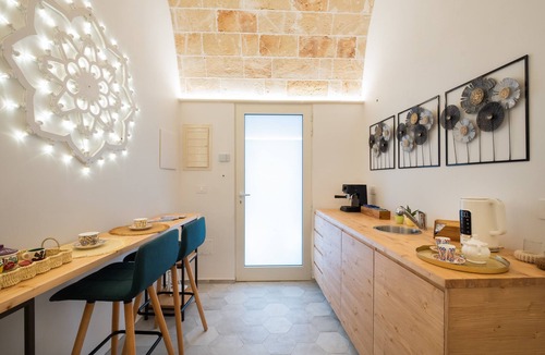 Copertino Apartment | Room 'Celine Dimora e Suite - Alida' with Shared Garden, Wi-Fi and Air Conditioning