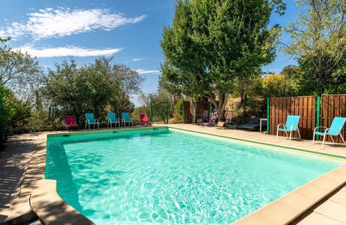 Saint-Pierre-de-Vassols Apartment | Room 'Chambre Jaune Et Chambre Bleue' with Private Pool, Shared Terrace and Wi-Fi