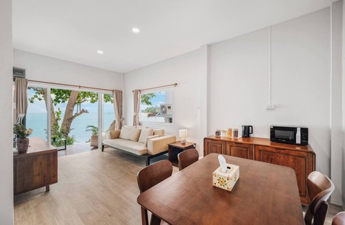 Maret House | Room-charming Guest Room Retreat in Mare
