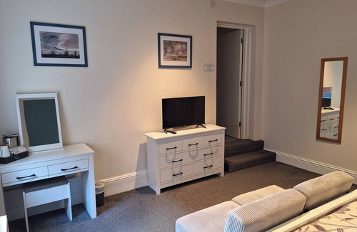 Cranleigh House | Room-comfortable Spacious Double Ensuite