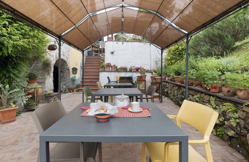 Beverino Apartment | Room 'Corniglia' with Mountain View, Shared Terrace and Air Conditioning