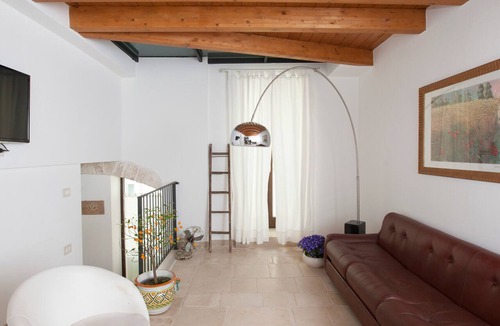 Conversano Apartment | Room 'Dimora Nonna Rosa Triple' with Balcony, Wi-Fi and Air Conditioning