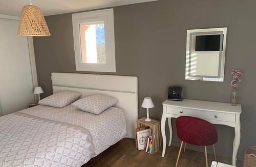 Saint-Marcel-de-Felines Bed & Breakfast | Room 'Domaine De Jarentin – Chambre Rubis' with Private Terrace, Balcony and Wi-Fi