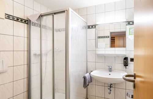 Friedewald Apartment | Room 'Doppelzimmer' with Wi-Fi