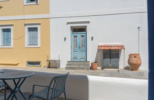Pedi Apartment | Room 'Double 2' with Private Terrace, Wi-Fi and Air Conditioning