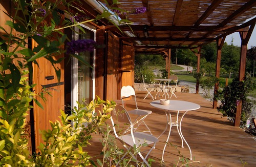 L'Epine Apartment | Room 'Edelweiss' with Private Terrace, Shared Garden and Wi-Fi