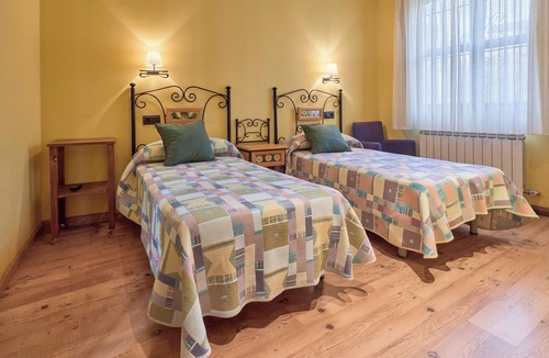 Santa Cruz de Montes House | Room 'El Olivo' with Mountain View, Shared Garden and Wi-Fi