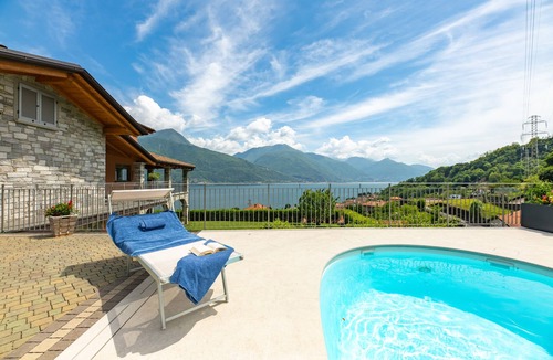 Musso Apartment | Room 'Elena' with shared pool, Wi-Fi and air conditioning