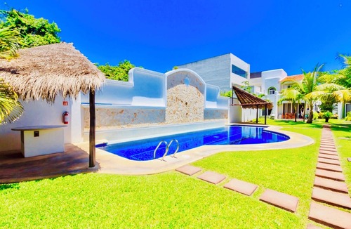 Playacar House | Room-executive Basic Room With Swimming