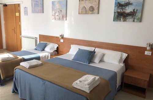Dese House | Room for 2-3 pers. with private bathroom.