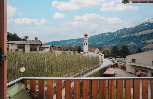 Naturno Apartment | Room 'Garni Unterweggütl Fußballzimmer' with Mountain View, Shared Pool and Wi-Fi