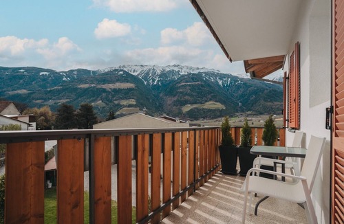 Naturno Apartment | Room 'Garni Unterweggütl Fußballzimmer' with Mountain View, Shared Pool and Wi-Fi