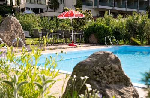Naturno Apartment | Room 'Garni Unterweggütl Fußballzimmer' with Mountain View, Shared Pool and Wi-Fi