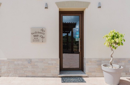 Rilievo Apartment | Room 'Giara' with Mountain View, Wi-Fi, and Air Conditioning